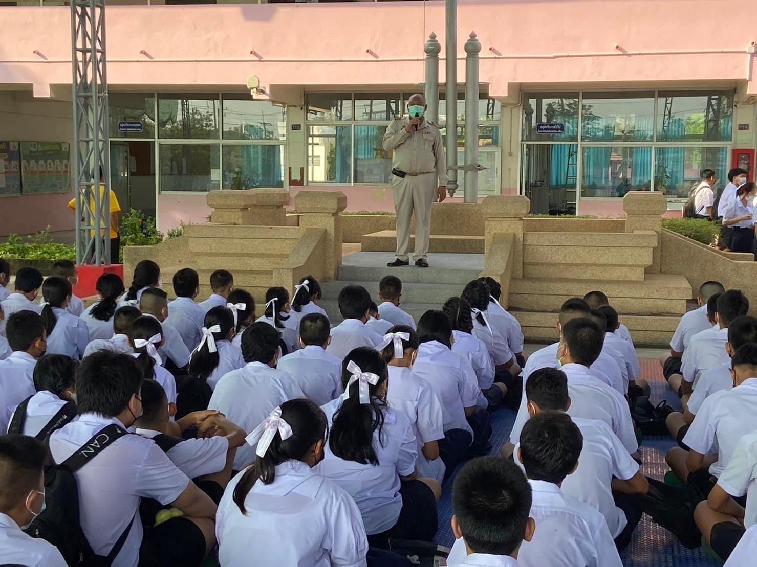 ผู้อำนวยการโรงเรียนสมุทรสาครวุฒิชัย พบปะกับนักเรียนในวันเปิดภาคเรียนที่ 1 ปีการศึกษา 2566