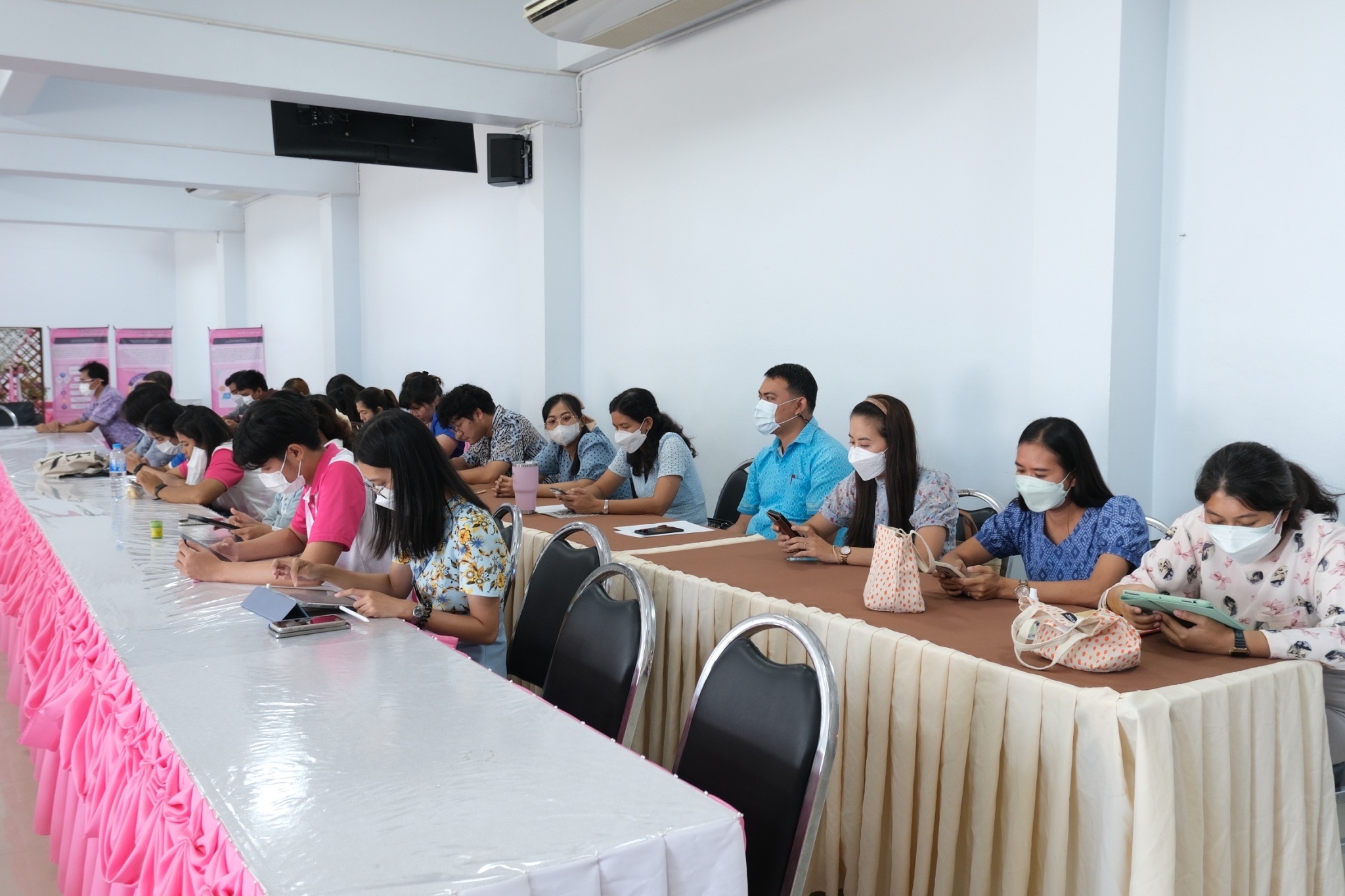 การประชุมคณะครูเพื่อดำเนินงานทอดผ้าป่าการศึกษาและงาน 42 ปี ราตรีชมพู-ขาว  ครั้งที่ 1/2566